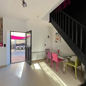 Du Moulin Rose Love hôtel